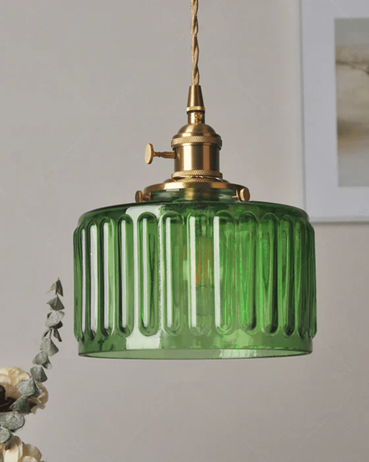 Elegant Glaspendel med Messingdetaljer - Skab Hygge i Hjemmet