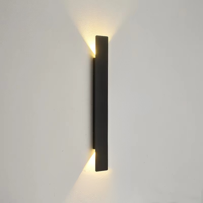 Elegant utomhusvägglampa med väderbeständig aluminium