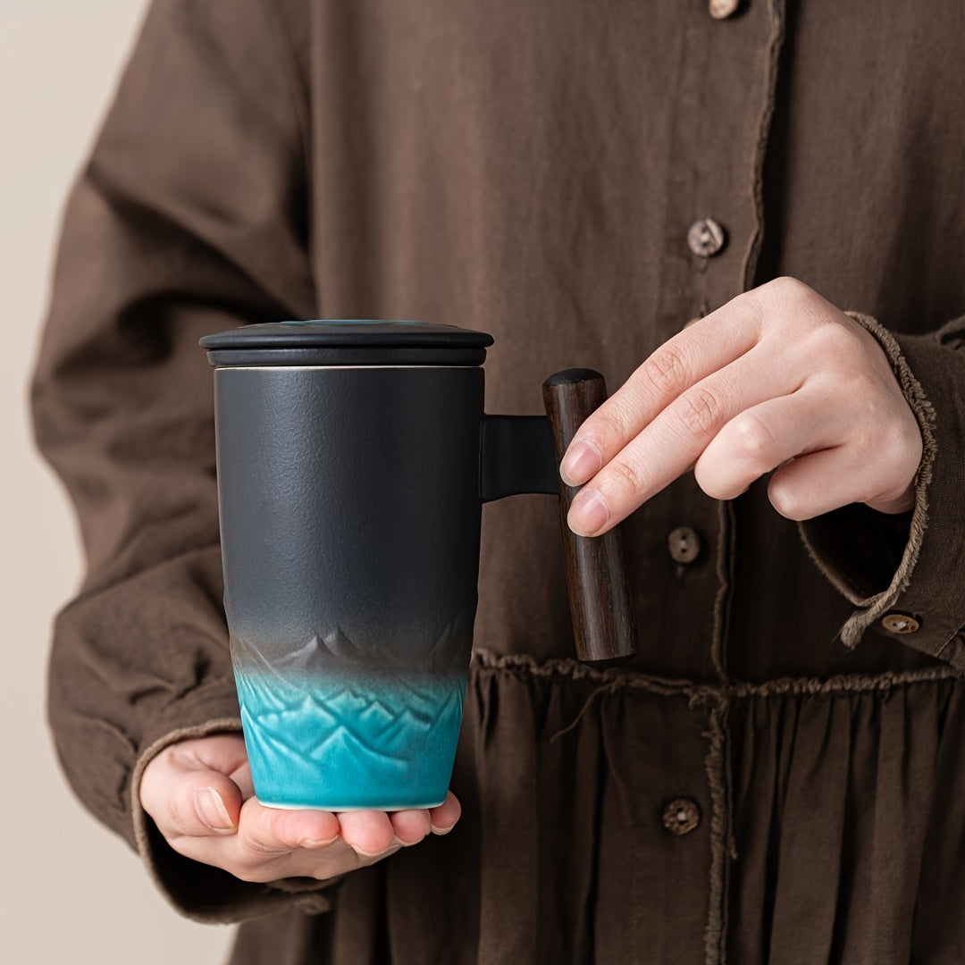 Handgjord keramisk temugg med praktisk infuser