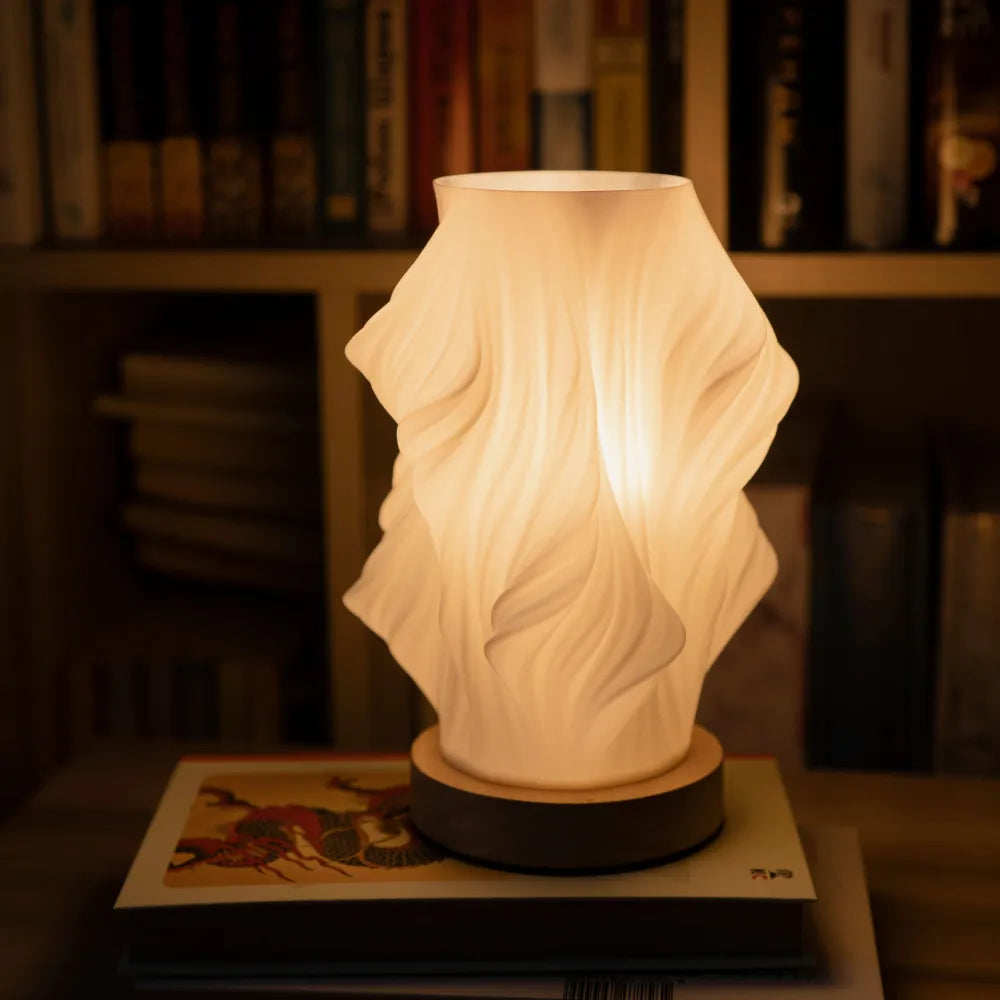 Skulpturel LED Bordlampe med Justerbar Lysstyrke & USB