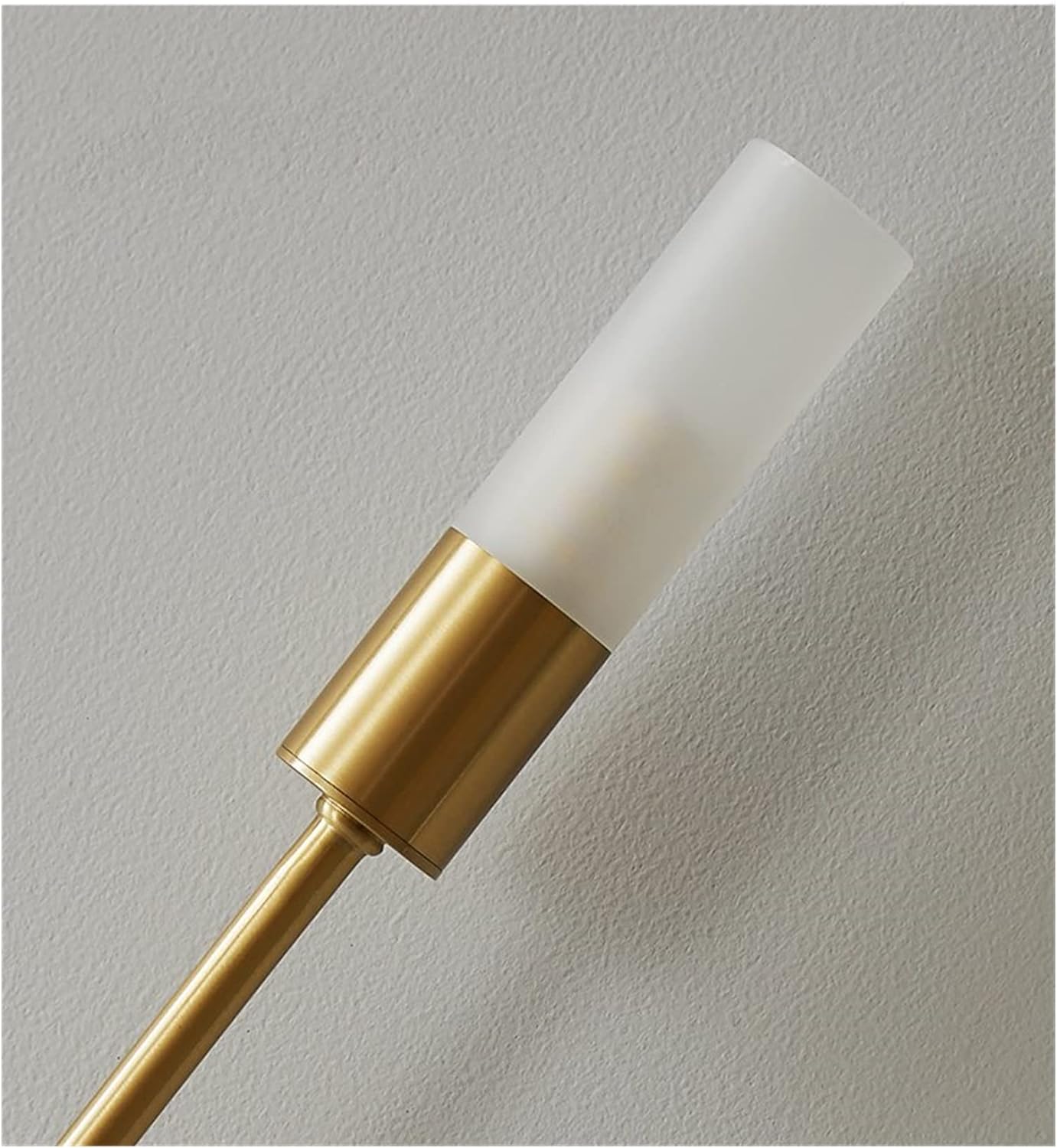 Væglampe i Guld med LED – Stilfuld og Energibesparende