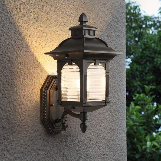 Elegant Utomhusvägglampa i Antik Stil – Tidlös Design