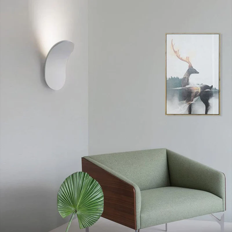 Elegant vägglampa i järn – nordisk design för moderna hem