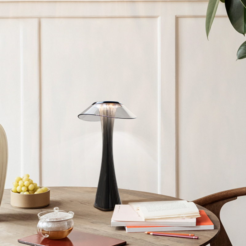 Stilren Trådlös LED Bordslampa med Justerbar Ljusstyrka