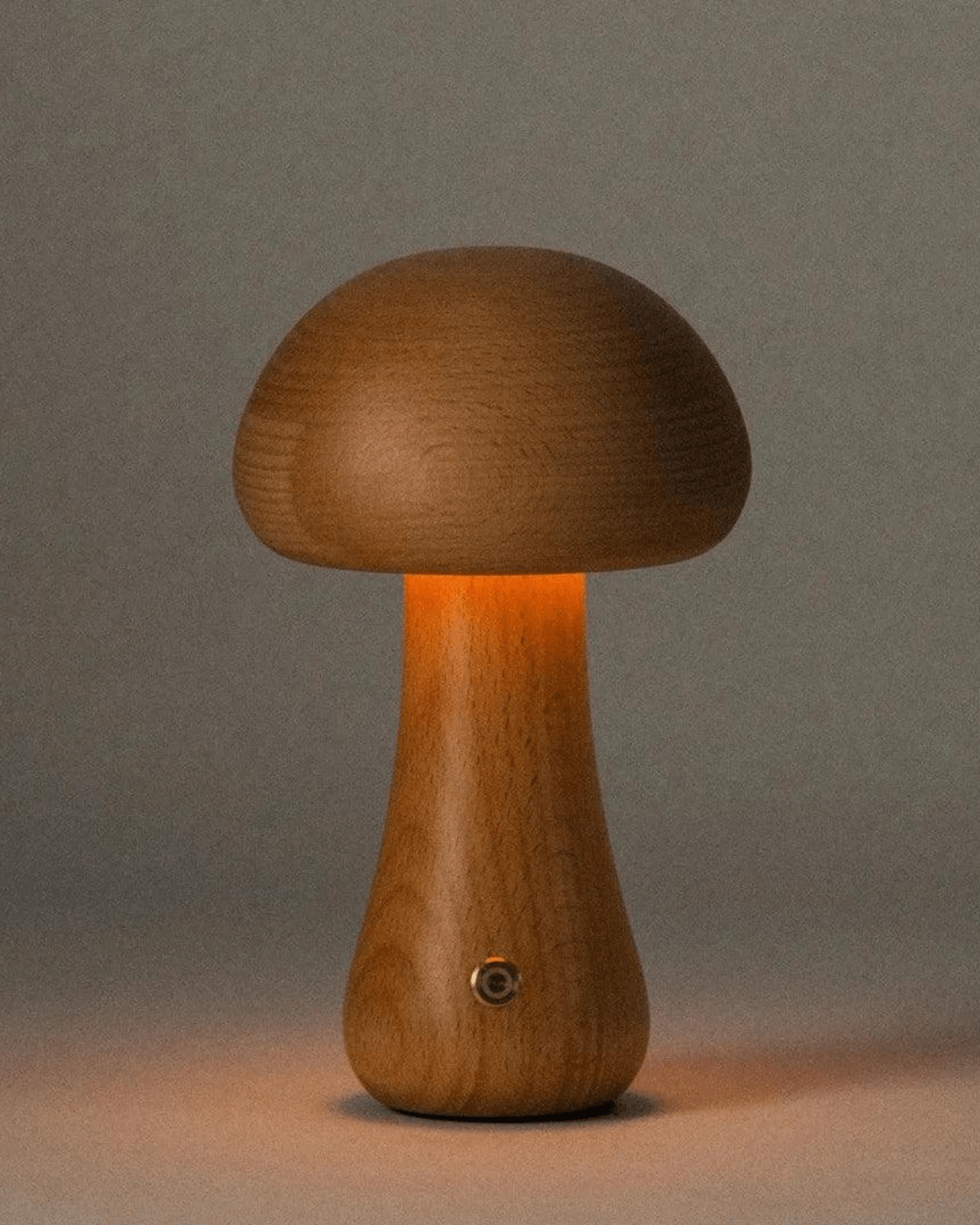 Bordslampa i Naturligt Trä – Hållbar och Stämningsfull Belysning