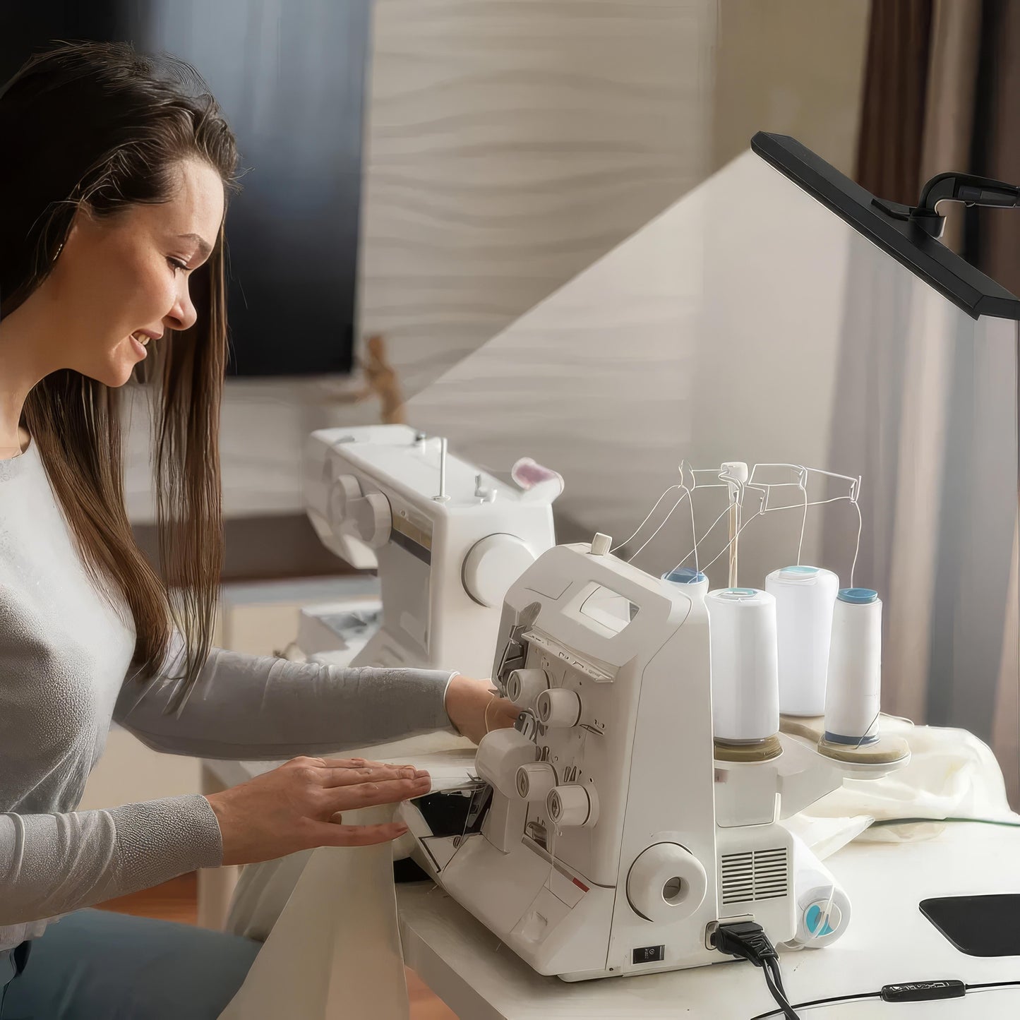 Stilfuld LED-bordlampe med fleksibel hals og justerbar lysstyrke