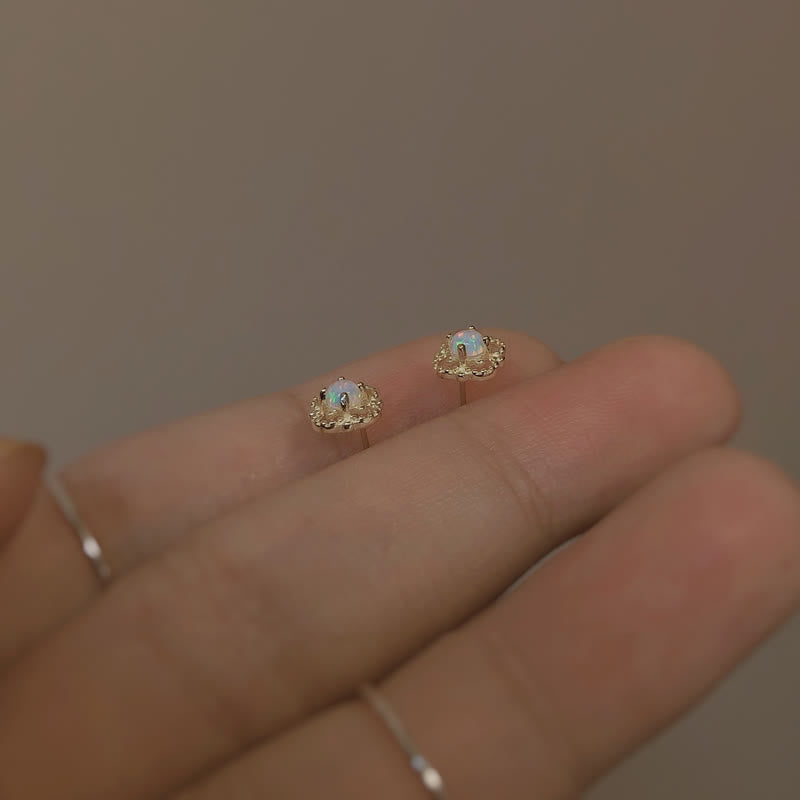 Delikata vintageörhängen med opal