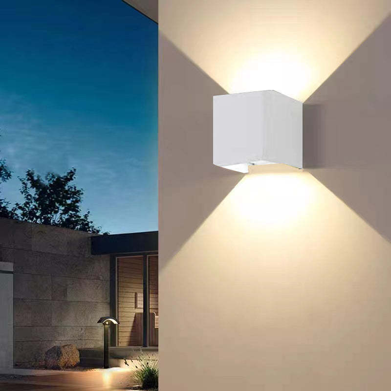 Elegant LED Væglampe i Aluminium – Vandtæt og Energisparende