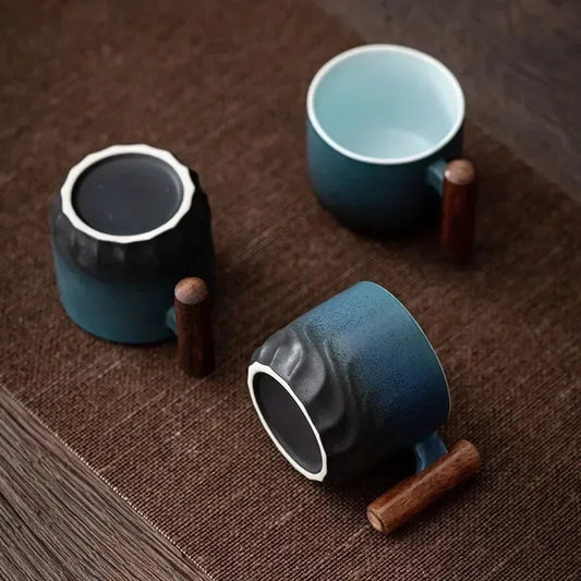 Compact Keramisk Kop – Håndlavet Kaffe- og Te Kop med Tidssvarende Design