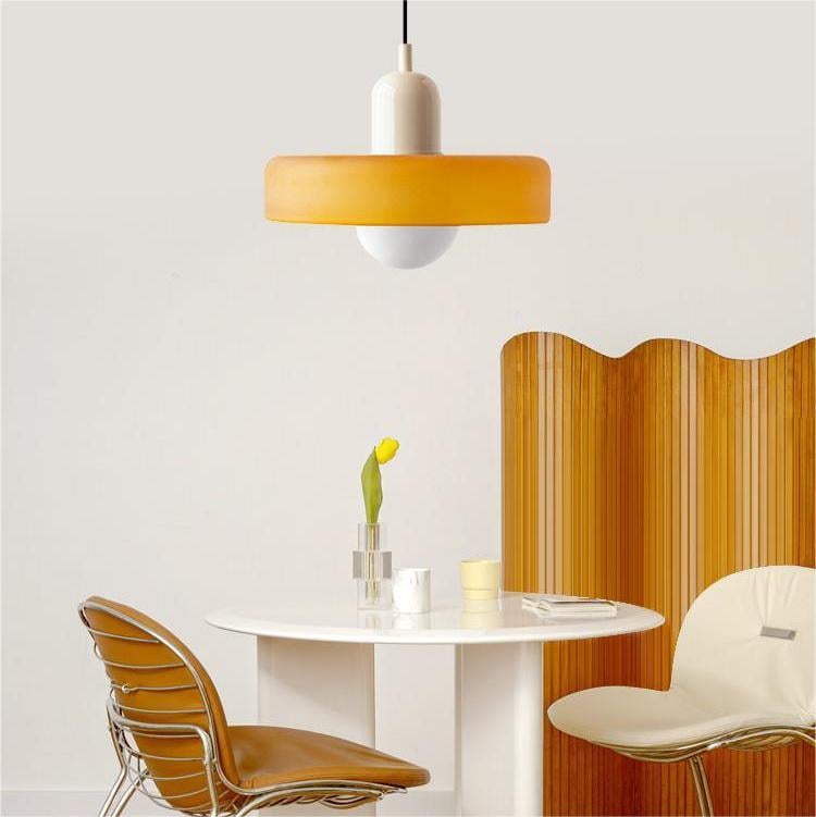 Pendellampa i färgat glas från Bauhaus
