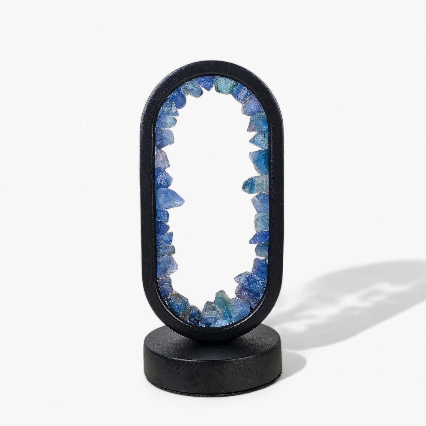 Elegant lampa med lysmask och avslappnande design