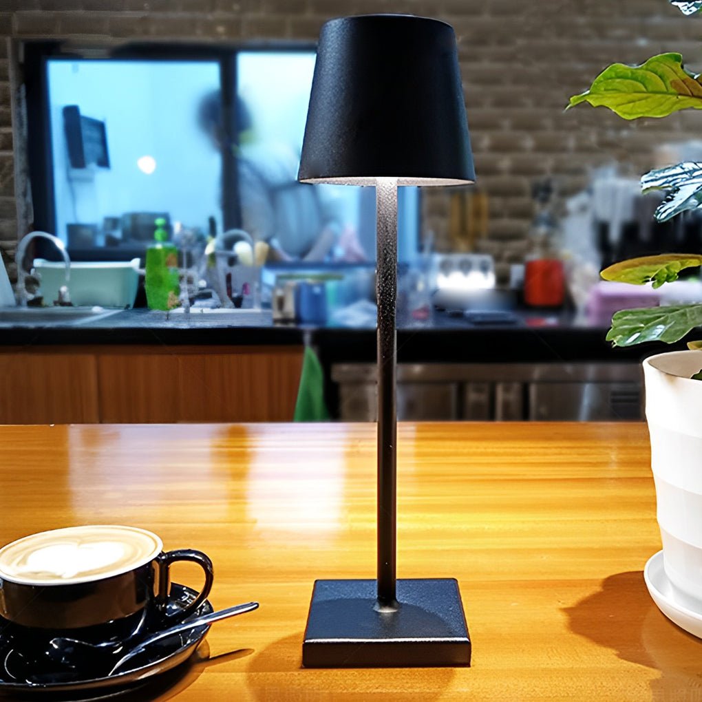 Bordlampe med Touch-Betjening – Elegant og Genopladelig LED