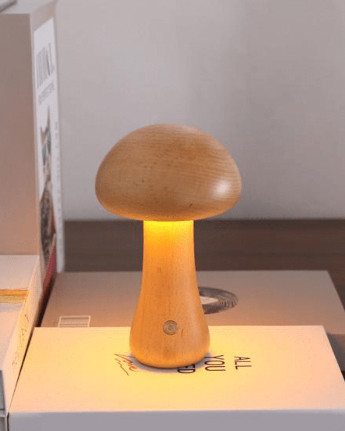 Bordslampa i Naturligt Trä – Hållbar och Stämningsfull Belysning