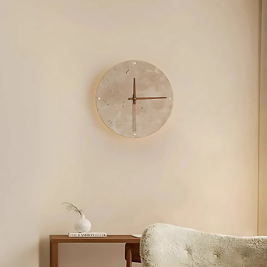 Elegant LED-väggklocka i marmor med energieffektiv belysning