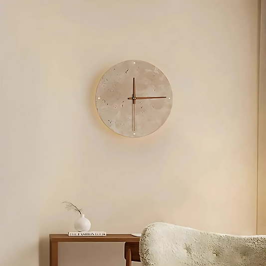 Elegant LED-väggklocka i marmor med energieffektiv belysning