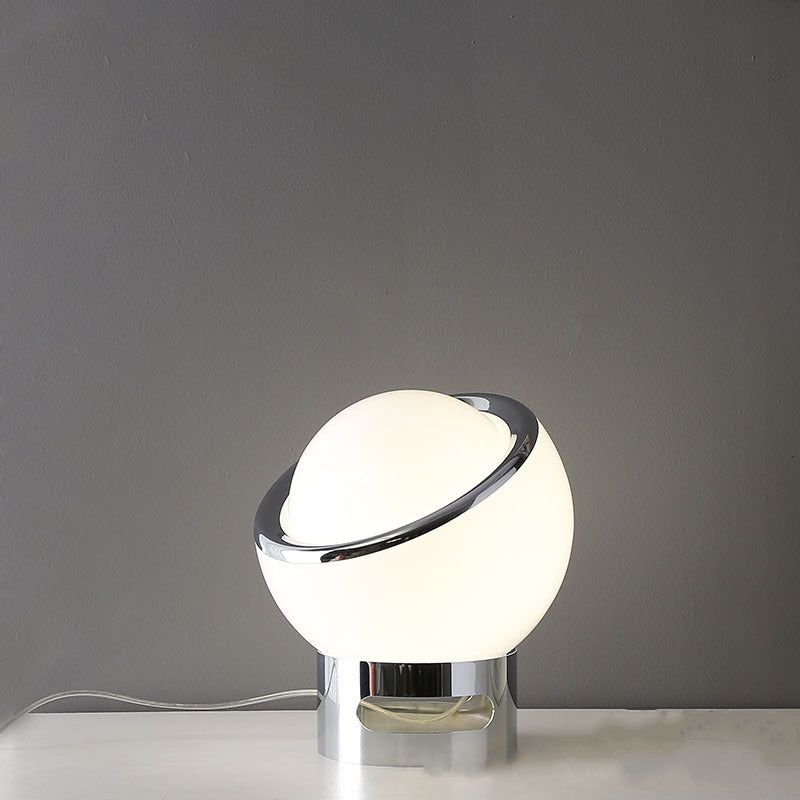 Stilren Bordlampe i Opalglas - Skab Hygge og Elegance
