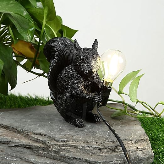 Nordisk LED-bordslampa i harts med ekorrdesign