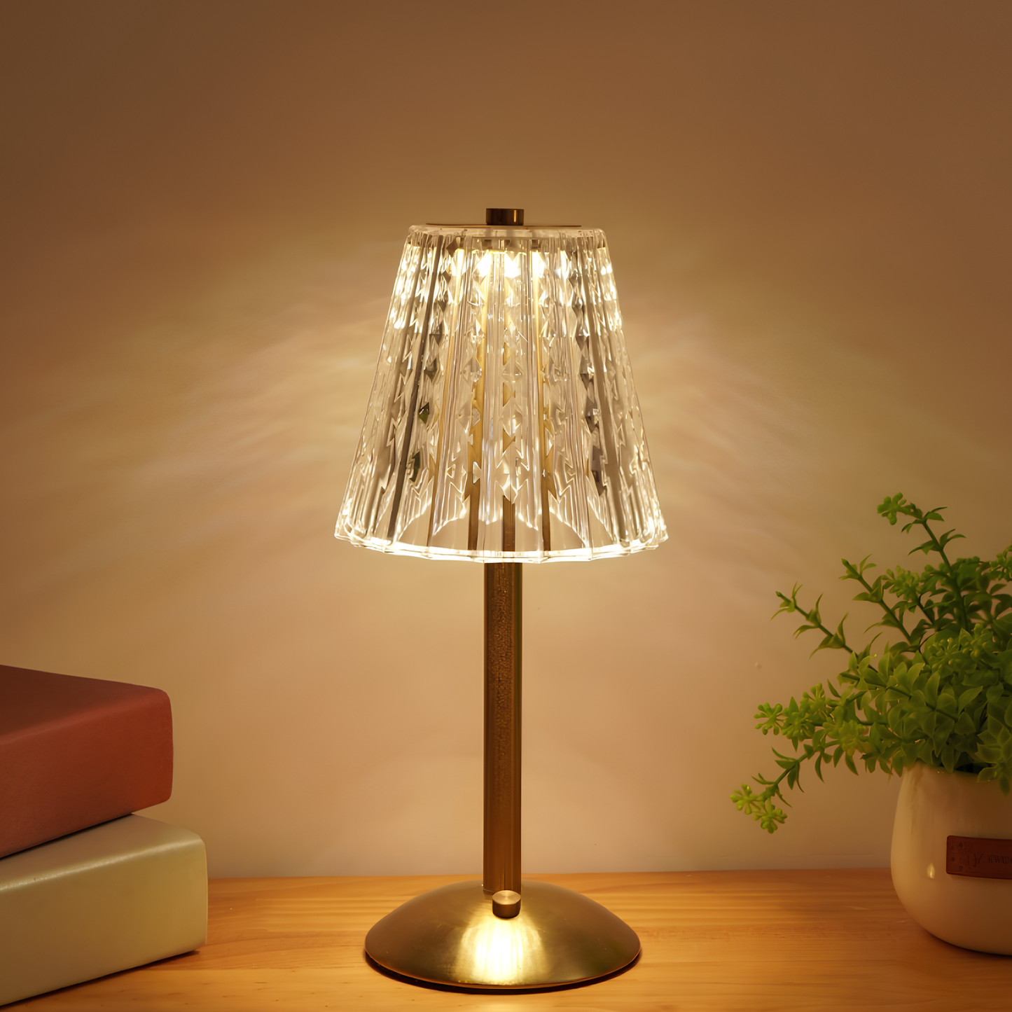 Guldfarvet krystal bordlampe