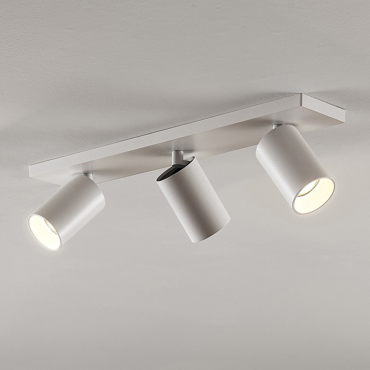 Justerbare Loftspots i Hvidt Aluminium til Moderne Belysning
