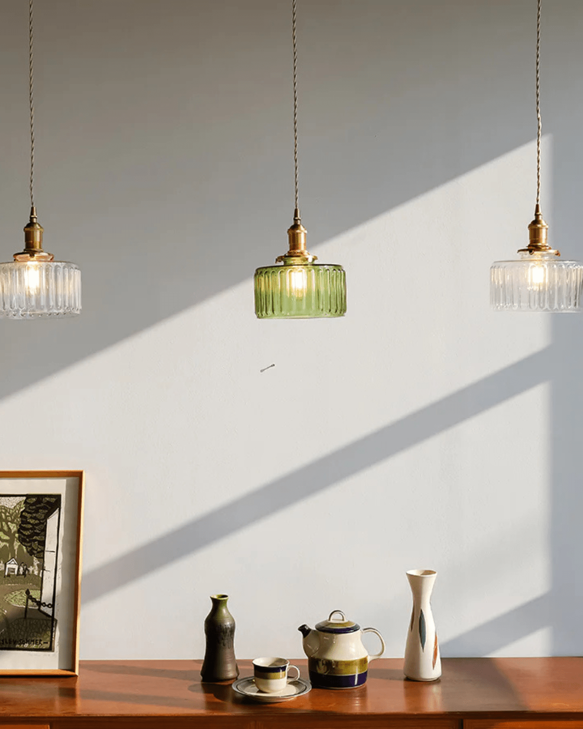 Elegant Glaspendel med Messingdetaljer - Skab Hygge i Hjemmet