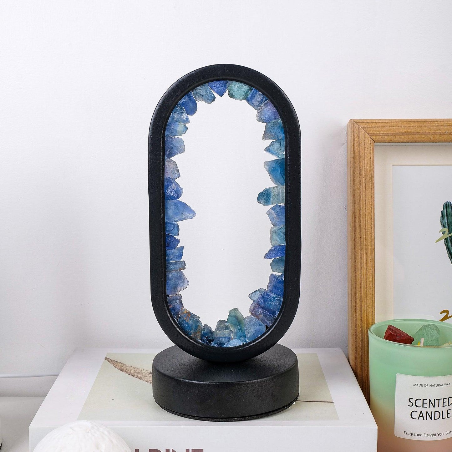 Elegant lampa med lysmask och avslappnande design