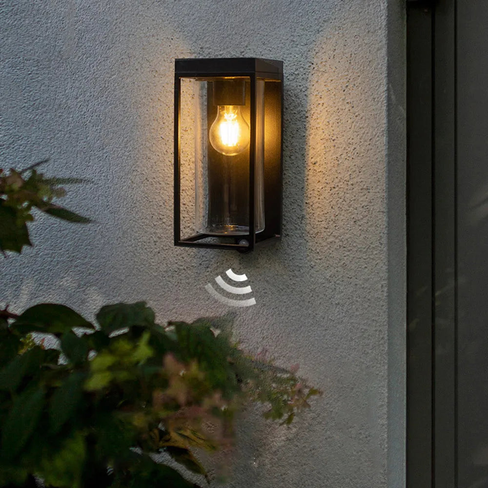 Elegant Utomhuslampa i Svart Metall med Glas och Solenergi