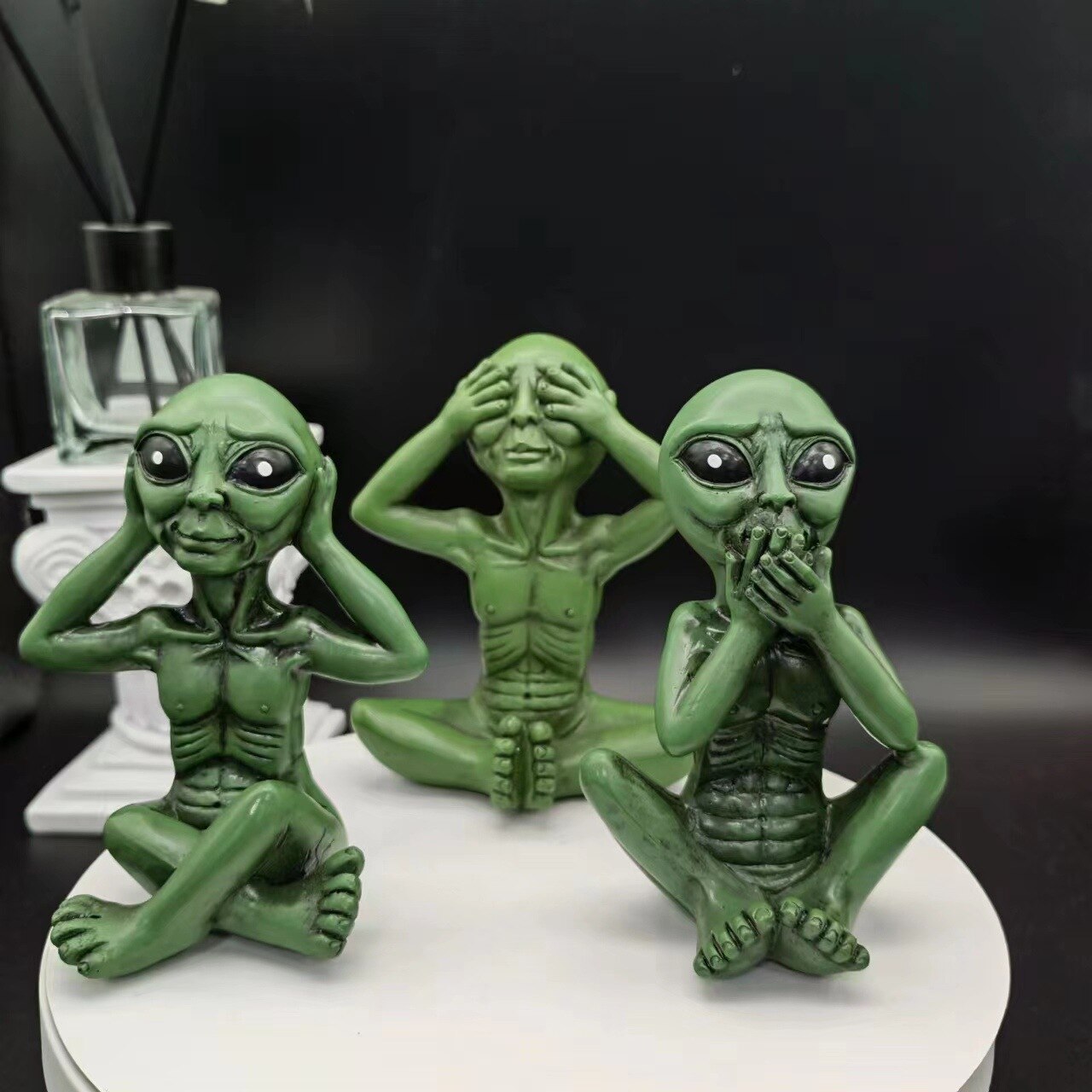 Skør Alienfigur i Resin til Have og Udendørsområder