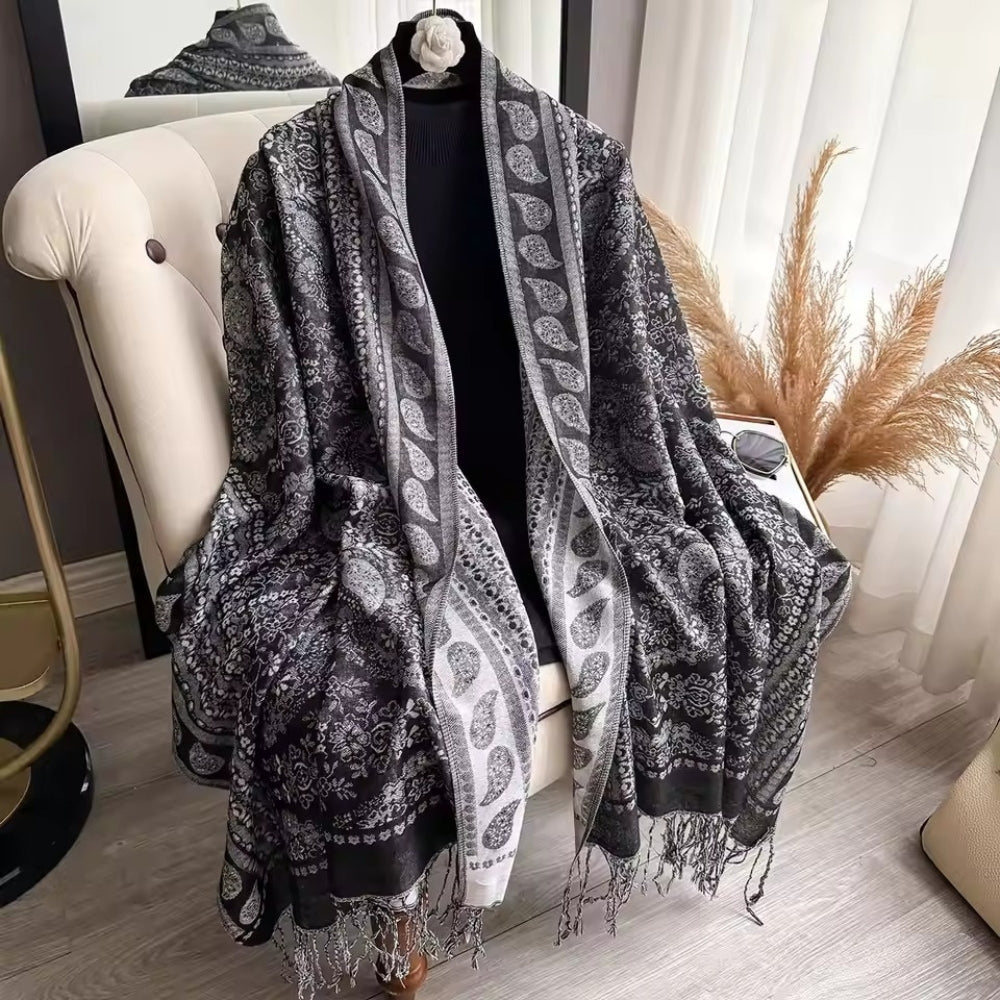 Bohemisk skönhet: Lätt och mångsidig scarf i blommönster
