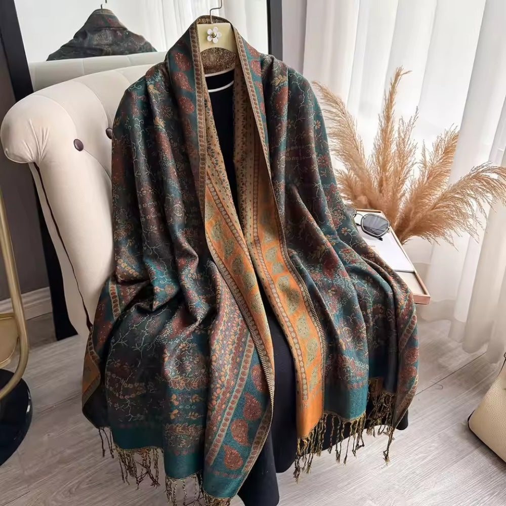 Bohemisk skönhet: Lätt och mångsidig scarf i blommönster