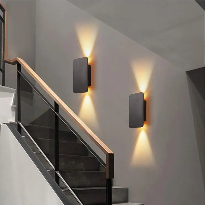 Moderne Væglampe i Metal – Elegant LED Belysning