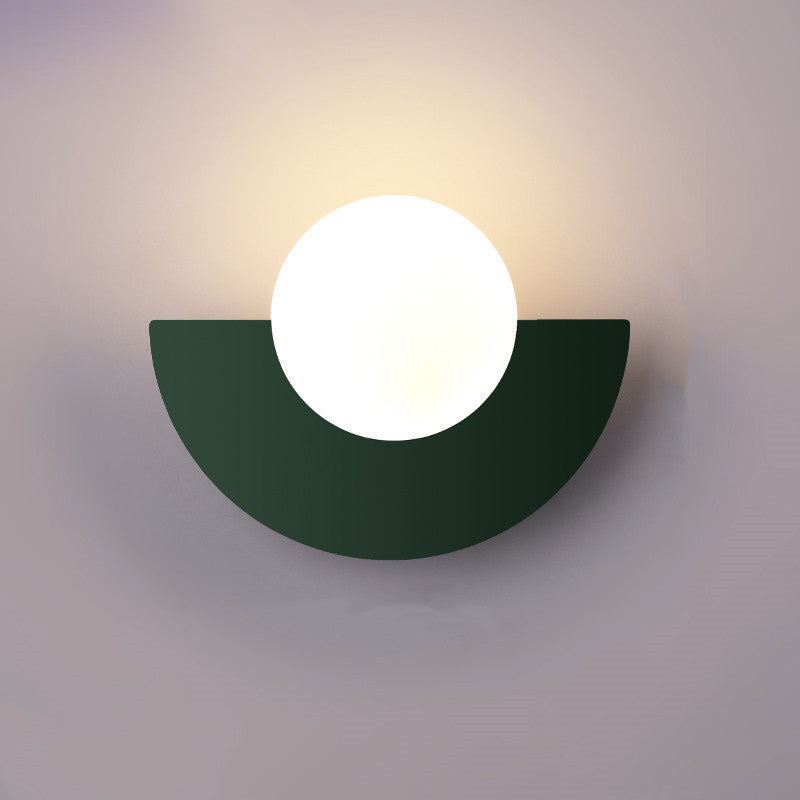 Elegant Væglampe med Glasglobe – Moderne Geometrisk Design