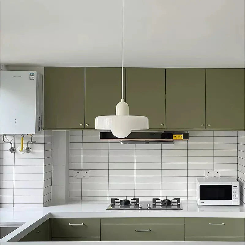 Pendellampa i färgat glas från Bauhaus