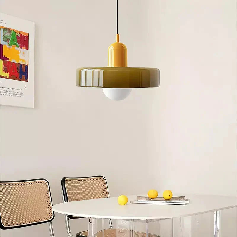 Pendellampa i färgat glas från Bauhaus