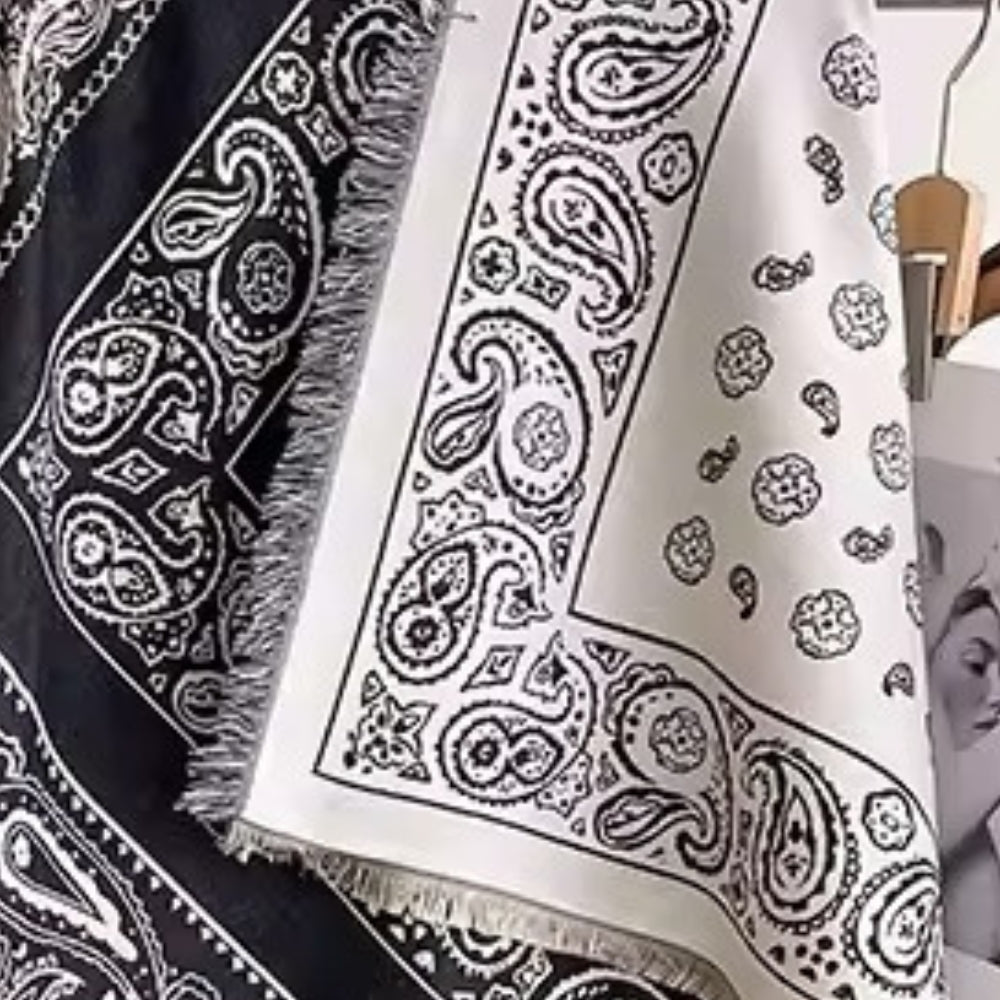 Blomstret Tørklæde i Blød Polyester – Stilfuld og Behagelig