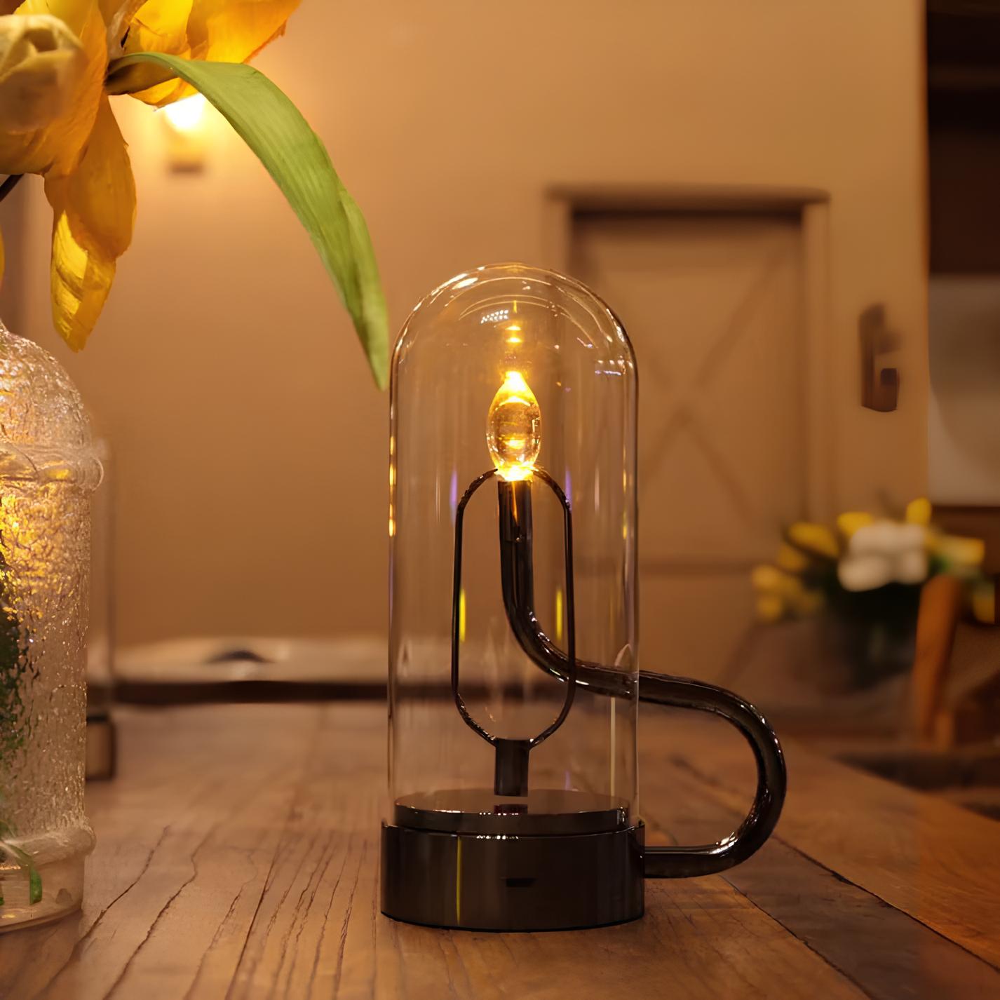 Elegant LED-bordslampa med glaskupol och uppladdningsbart ljus