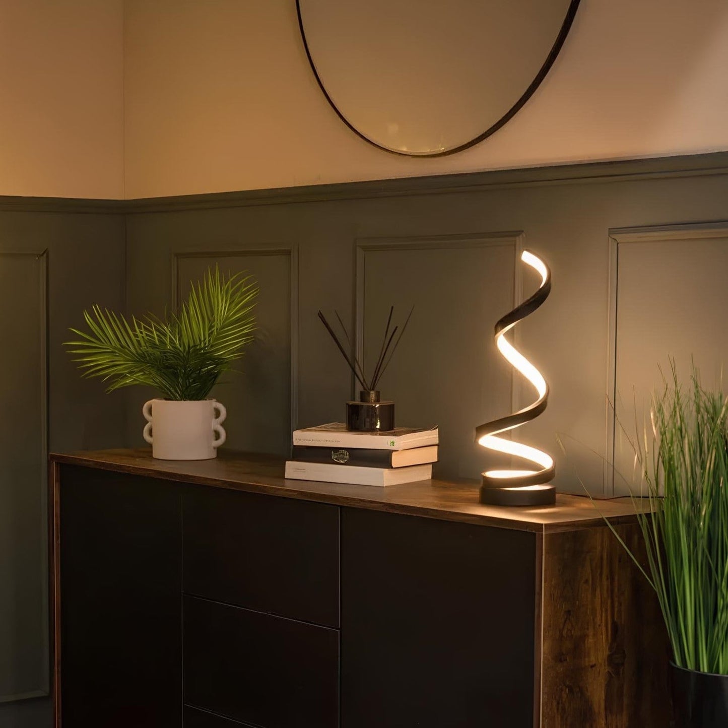 Elegant LED-bordslampa med justerbar ljusstyrka och design