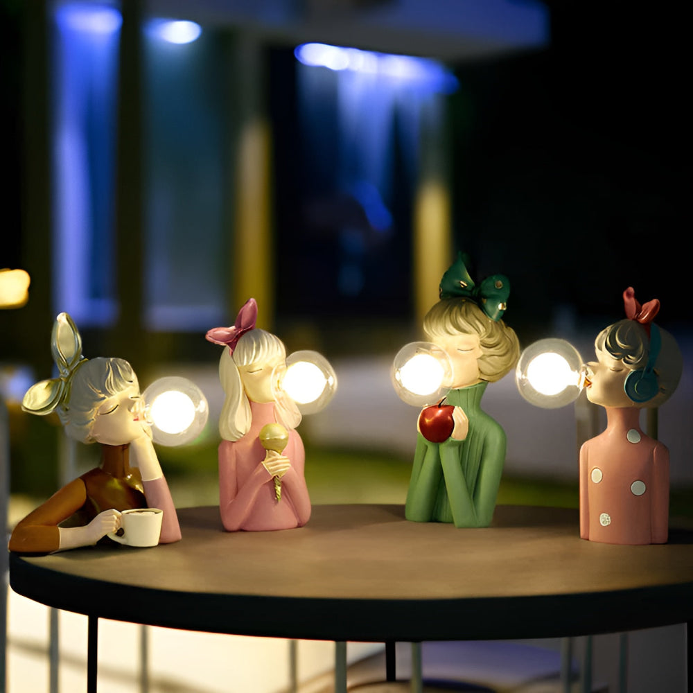 Unik flickbordslampa med mjukt sken och kulturell känsla