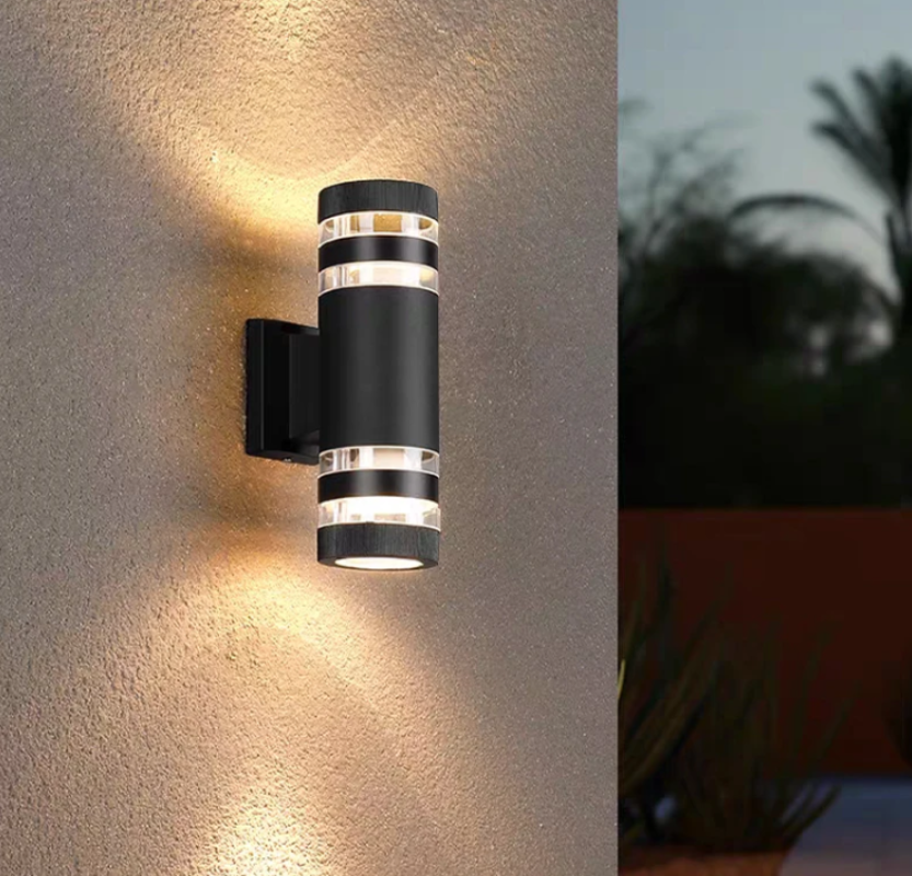 Modern utomhusvägglampa med dubbelsidig LED-belysning