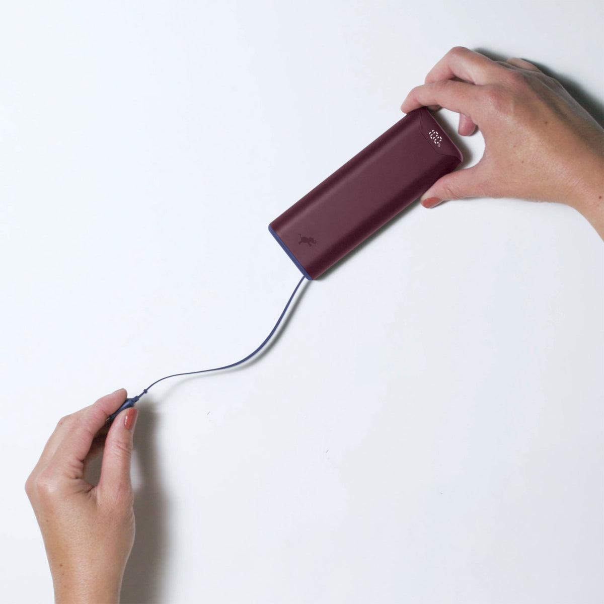 Kompakt USB-C Powerbank med 10.000 mAh og indbygget ladekabel