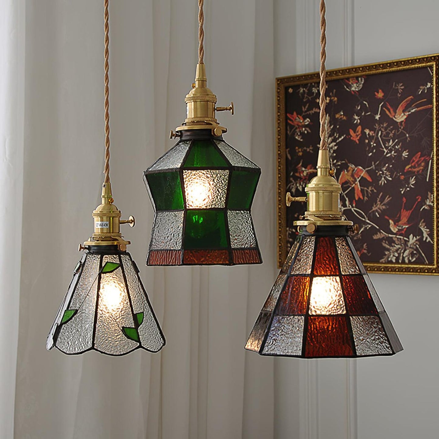 Elegant retrotaklampa med varma nyanser och tidlös design