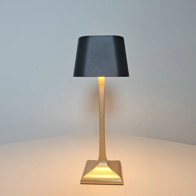 Kompakt LED-bordslampa med USB och justerbar ljusstyrka