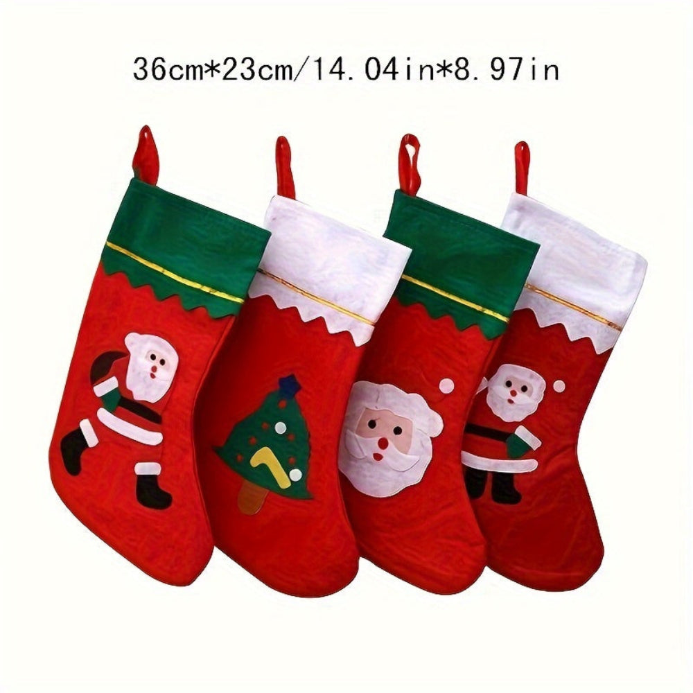 Sæt af julesokker til dekoration ved pejsen med Santa