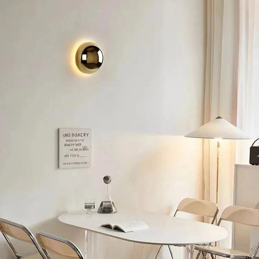 Modern LED-vägglampa i metall – Mjuk belysning för hemmet