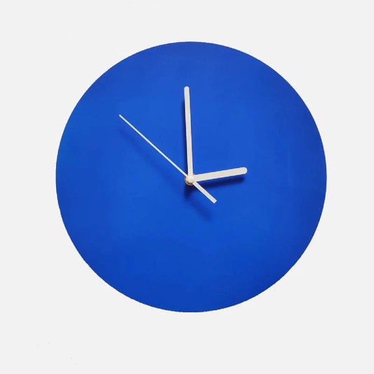 Modernt Väggur i Koboltblått - Stilren Design och Precision
