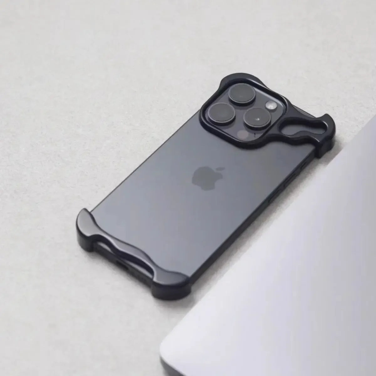 Let og Slidstærk Aluminium Cover til iPhone