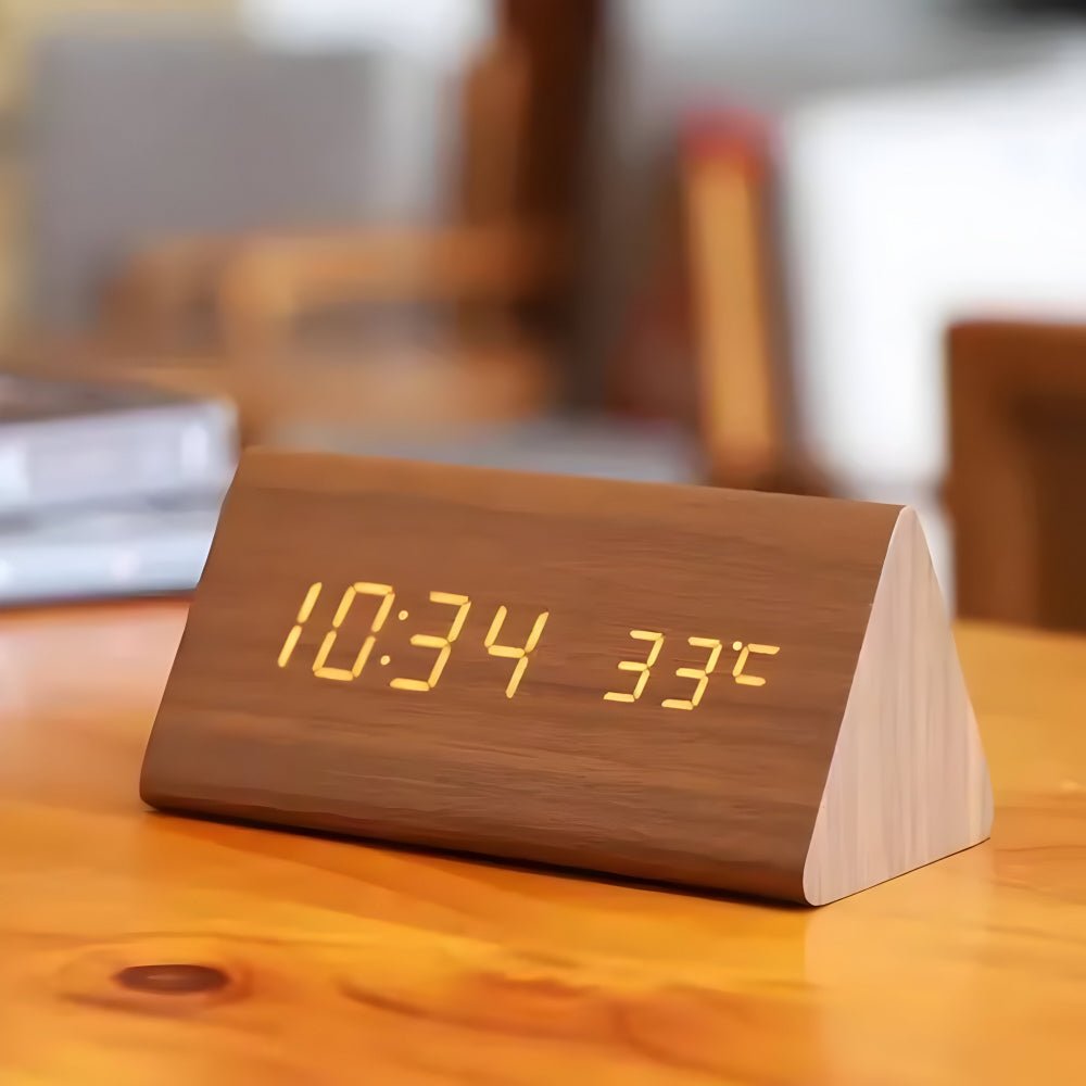 Trä Digital Väckarklocka med Justerbar LED-Skärm – Snygg Design