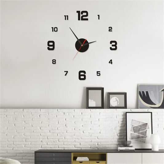 Elegant ramfri väggklocka med modern design och stil