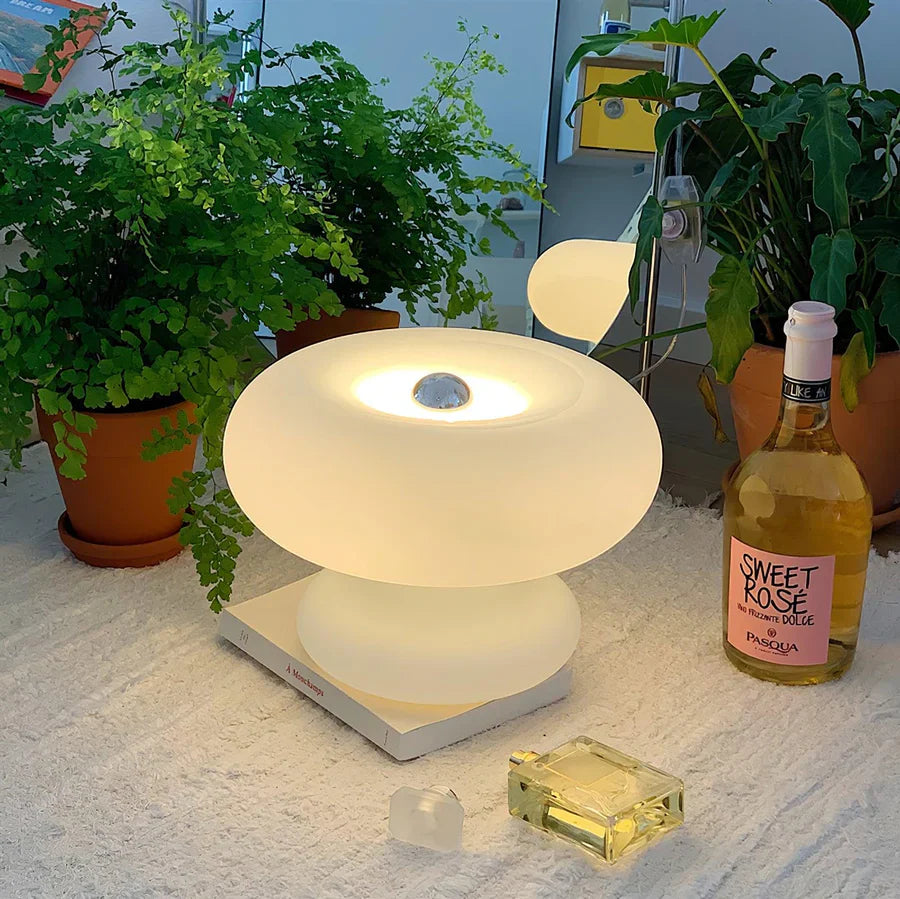 Bordslampa i matt glas med mysbelysning