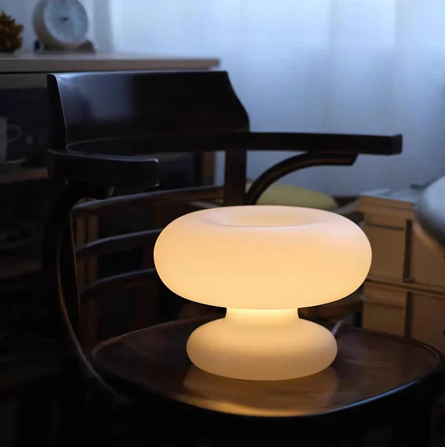 Bordslampa i matt glas med mysbelysning