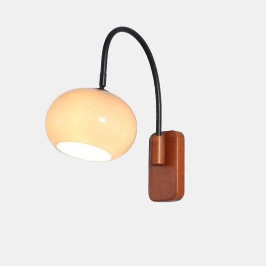 Vridbar Vägglampa i Bauhaus Stil med Bärnstensfärgat Glas